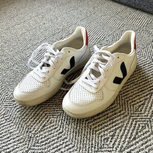 Veja V-10 Leather Sneakers - Unisex